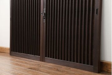 古民具・骨董　欅枠、欅桟の上質な格子板戸　2枚セット(1)(格子戸)