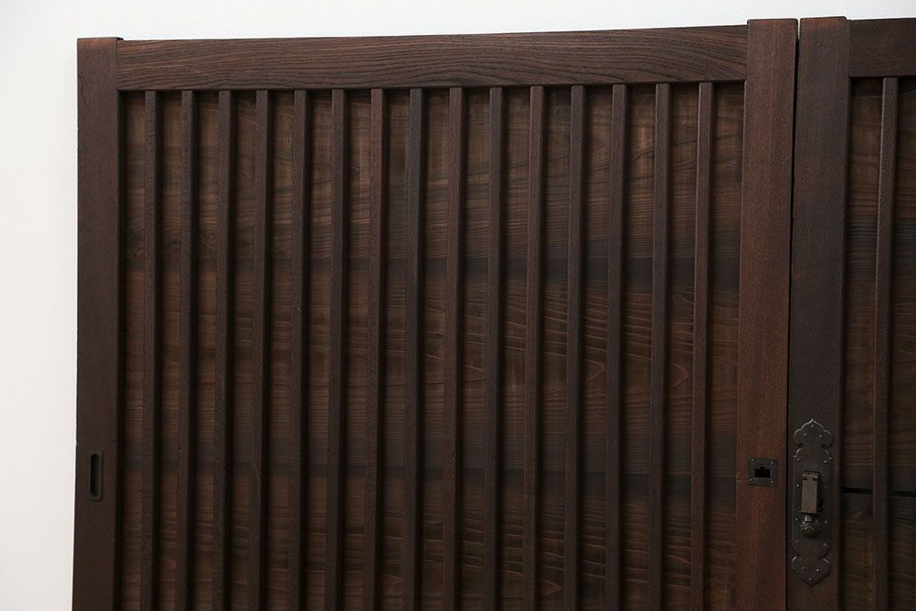 古民具・骨董　欅枠、欅桟の上質な格子板戸　2枚セット(1)(格子戸)