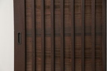 古民具・骨董　欅枠、欅桟の上質な格子板戸　2枚セット(1)(格子戸)