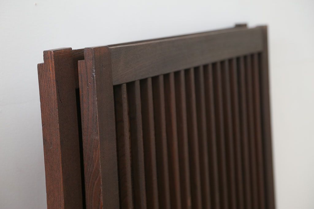 古民具・骨董　欅枠、欅桟の上質な格子板戸　2枚セット(1)(格子戸)