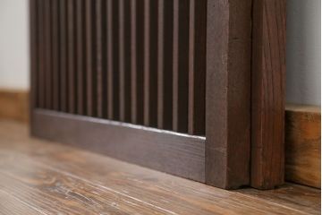 古民具・骨董　欅枠、欅桟の上質な格子板戸　2枚セット(1)(格子戸)