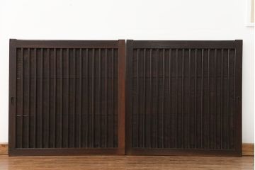 古民具・骨董　欅枠、欅桟の上質な格子板戸　2枚セット(2)(格子戸)