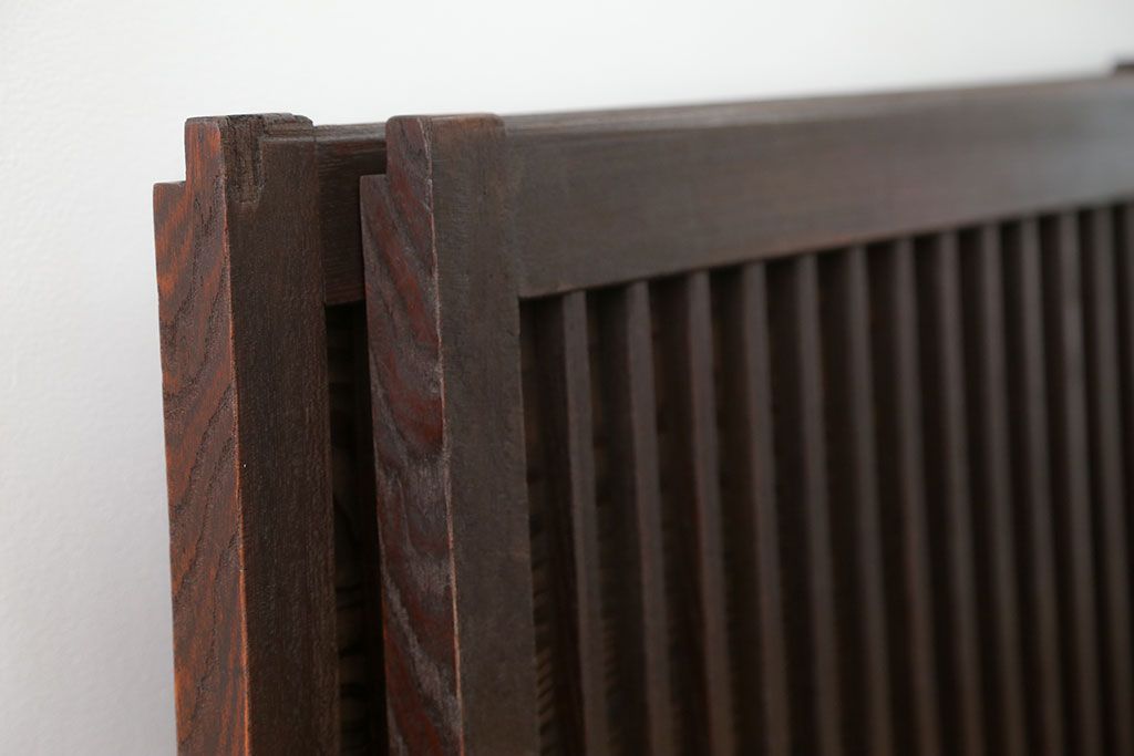 古民具・骨董　欅枠、欅桟の上質な格子板戸　2枚セット(2)(格子戸)