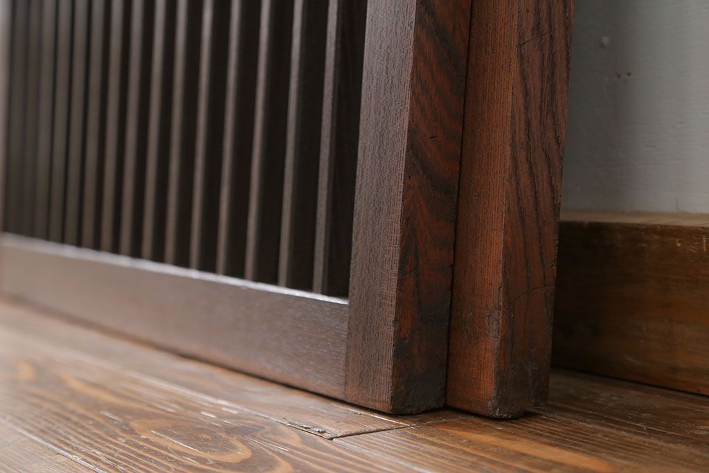 古民具・骨董　欅枠、欅桟の上質な格子板戸　2枚セット(2)(格子戸)