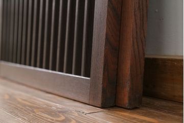 古民具・骨董　欅枠、欅桟の上質な格子板戸　2枚セット(2)(格子戸)