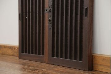 古民具・骨董　欅枠、欅桟の上質な格子板戸　2枚セット(3)