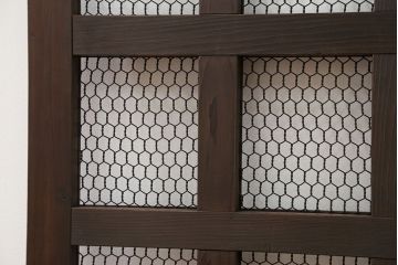 古民具・骨董 小さな金網付き格子窓　1枚(1)(格子戸、引き戸)