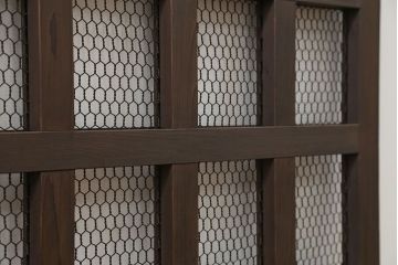 古民具・骨董 小さな金網付き格子窓　1枚(1)(格子戸、引き戸)