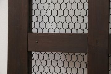 古民具・骨董 小さな金網付き格子窓　1枚(1)(格子戸、引き戸)