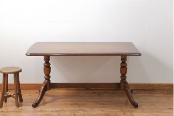 中古　カリモク　コロニアルシリーズ　ダイニングテーブル