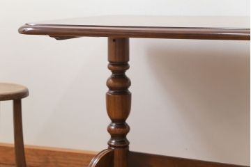 中古　カリモク　コロニアルシリーズ　ダイニングテーブル