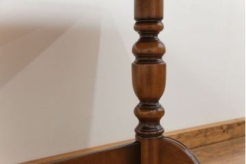 中古　カリモク　コロニアルシリーズ　ダイニングテーブル