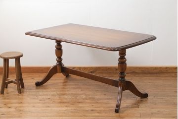 中古　カリモク　コロニアルシリーズ　ダイニングテーブル