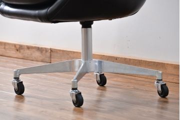 ヴィンテージ家具　1960〜70年代　レトロなデザインのビンテージキャスターチェア(椅子、イス)