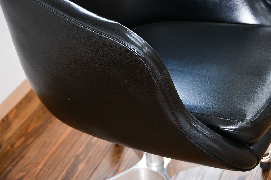 ヴィンテージ家具　1960〜70年代　レトロなデザインのビンテージキャスターチェア(椅子、イス)