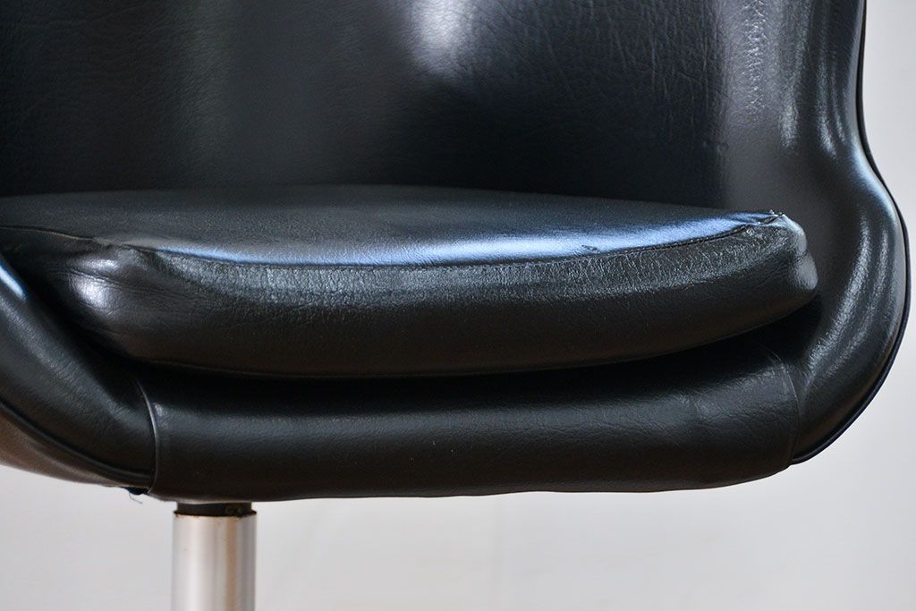 ヴィンテージ家具　1960〜70年代　レトロなデザインのビンテージキャスターチェア(椅子、イス)