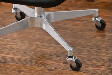 ヴィンテージ家具　1960〜70年代　レトロなデザインのビンテージキャスターチェア(椅子、イス)