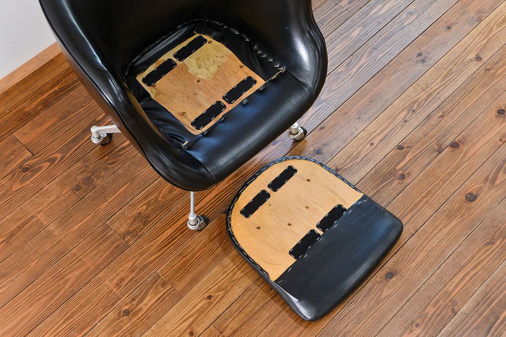 ヴィンテージ家具　1960〜70年代　レトロなデザインのビンテージキャスターチェア(椅子、イス)