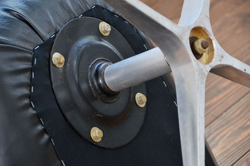 ヴィンテージ家具　1960〜70年代　レトロなデザインのビンテージキャスターチェア(椅子、イス)