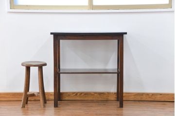 アンティーク家具　アンティーク 古い木のシンプルで上品なサイドテーブル