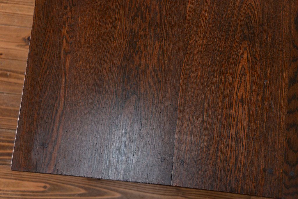 アンティーク家具　アンティーク 古い木のシンプルで上品なサイドテーブル