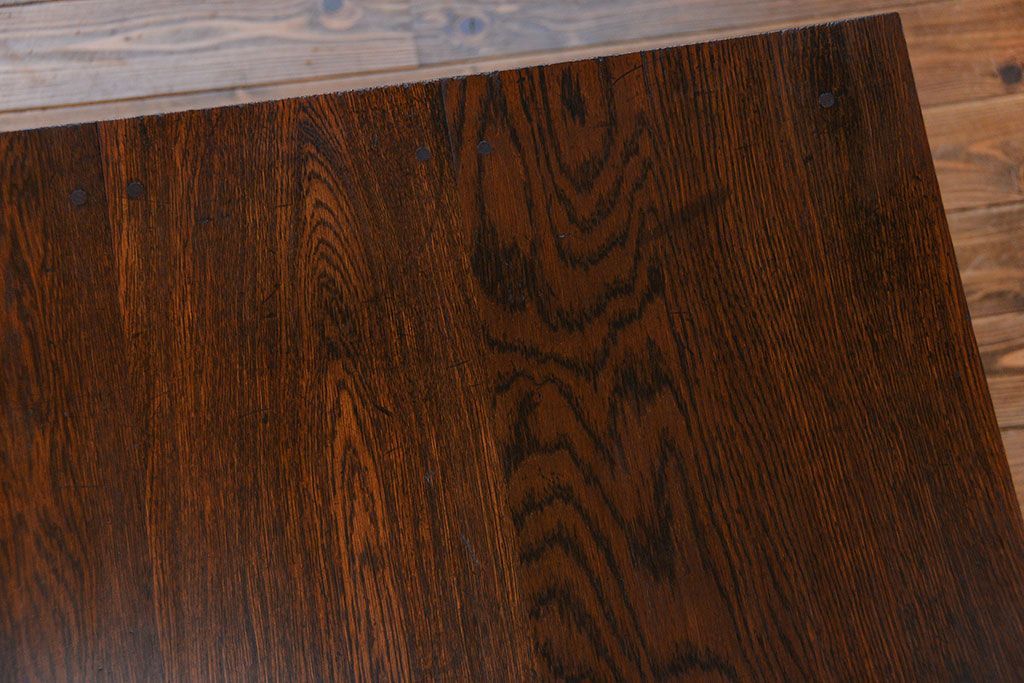 アンティーク家具　アンティーク 古い木のシンプルで上品なサイドテーブル