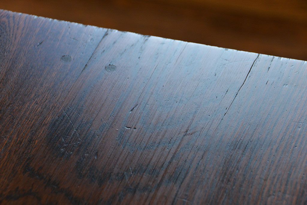 アンティーク家具　アンティーク 古い木のシンプルで上品なサイドテーブル