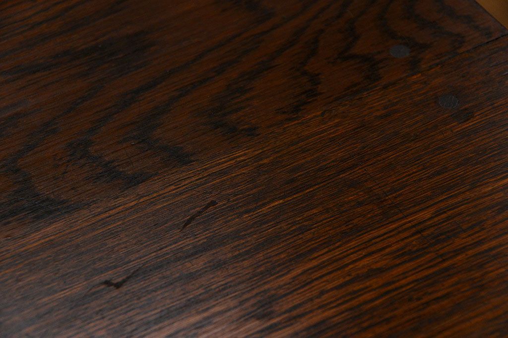 アンティーク家具　アンティーク 古い木のシンプルで上品なサイドテーブル