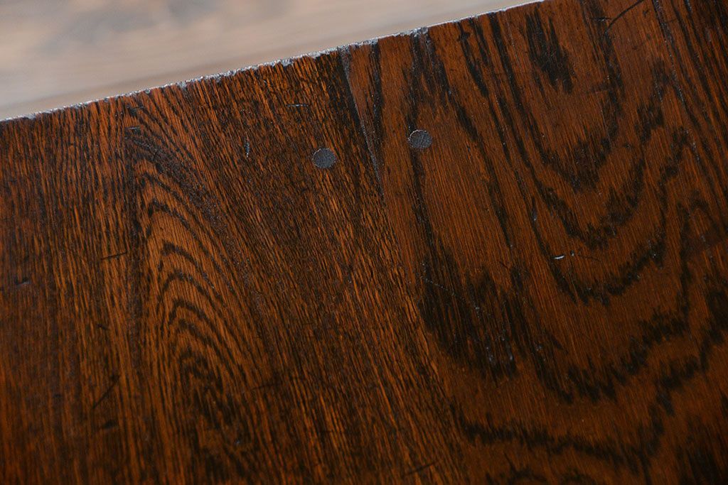 アンティーク家具　アンティーク 古い木のシンプルで上品なサイドテーブル