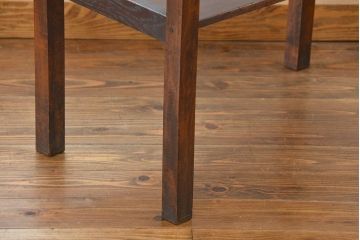 アンティーク家具　アンティーク 古い木のシンプルで上品なサイドテーブル