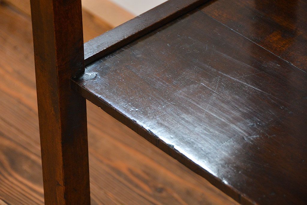 アンティーク家具　アンティーク 古い木のシンプルで上品なサイドテーブル