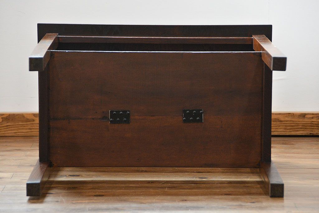 アンティーク家具　アンティーク 古い木のシンプルで上品なサイドテーブル