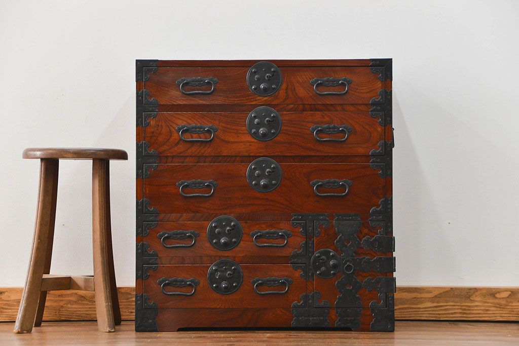 アンティーク家具　古民具・骨董 上手造り　前面欅材の五丁引き庄内小箪笥