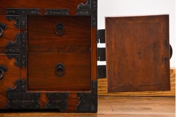 アンティーク家具　古民具・骨董 上手造り　前面欅材の五丁引き庄内小箪笥