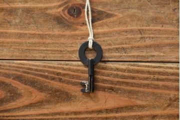 アンティーク家具　古民具・骨董 上手造り　前面欅材の五丁引き庄内小箪笥