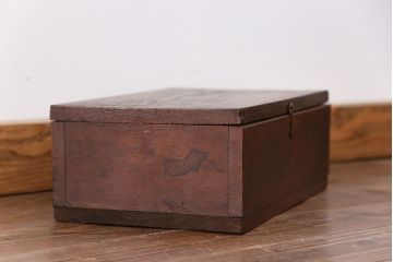 アンティーク 古い木の使い込まれた小さな収納箱
