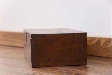 アンティーク 古い木の使い込まれた小さな収納箱