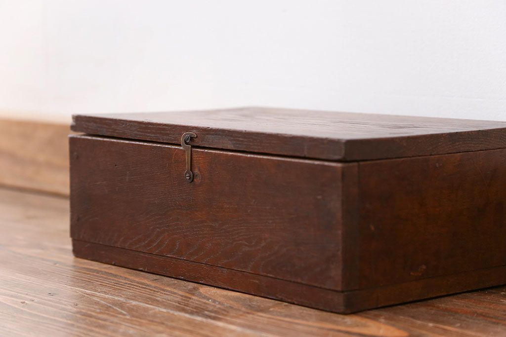 アンティーク 古い木の使い込まれた小さな収納箱