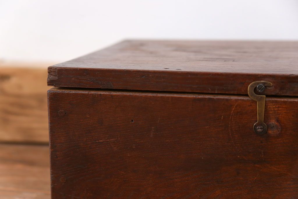 アンティーク 古い木の使い込まれた小さな収納箱