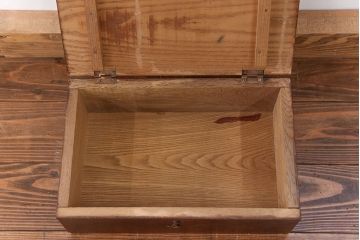 アンティーク 古い木の使い込まれた小さな収納箱