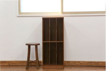 レトロ家具　昭和レトロ レトロなデザインの縦型本棚(書類棚、カルテケース)