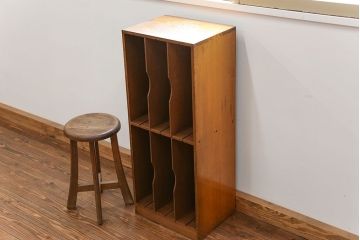 レトロ家具　昭和レトロ レトロなデザインの縦型本棚(書類棚、カルテケース)