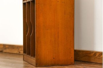 レトロ家具　昭和レトロ レトロなデザインの縦型本棚(書類棚、カルテケース)