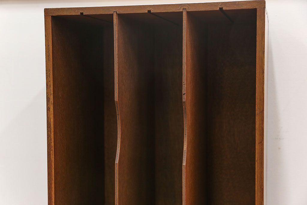 レトロ家具　昭和レトロ レトロなデザインの縦型本棚(書類棚、カルテケース)