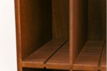 レトロ家具　昭和レトロ レトロなデザインの縦型本棚(書類棚、カルテケース)