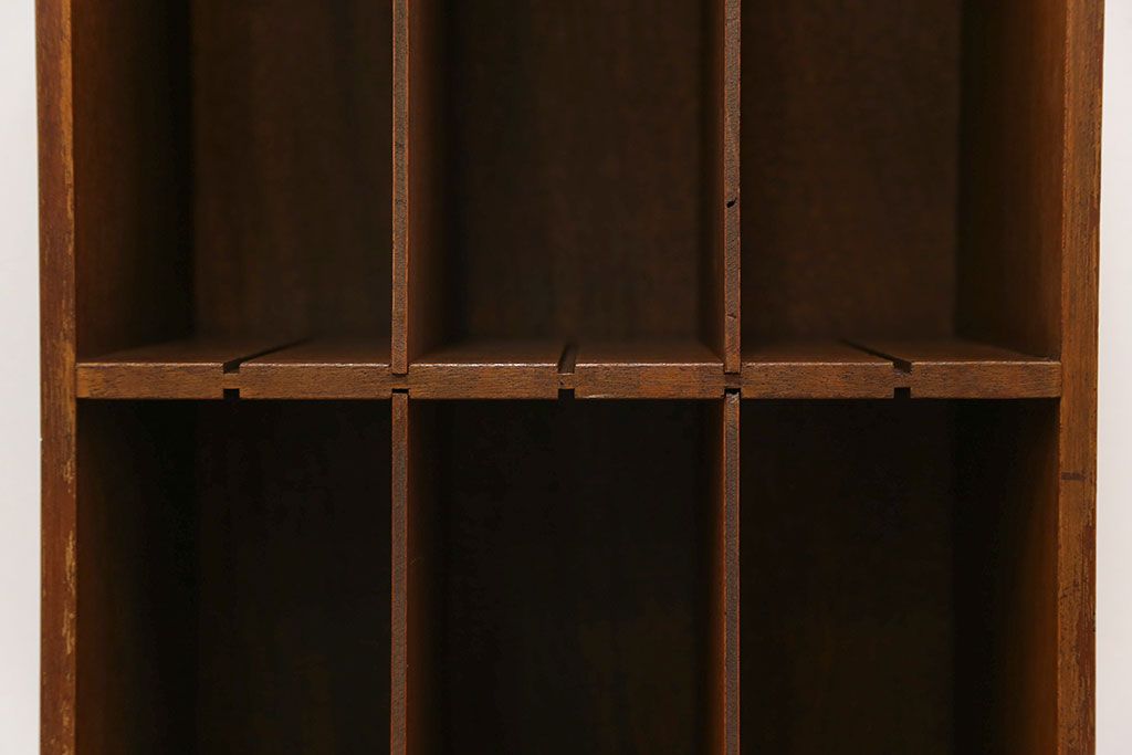 レトロ家具　昭和レトロ レトロなデザインの縦型本棚(書類棚、カルテケース)