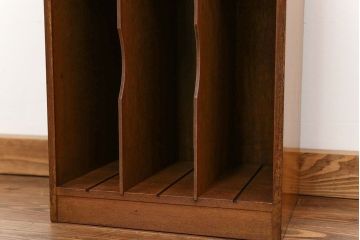 レトロ家具　昭和レトロ レトロなデザインの縦型本棚(書類棚、カルテケース)