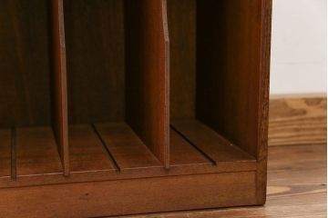 レトロ家具　昭和レトロ レトロなデザインの縦型本棚(書類棚、カルテケース)