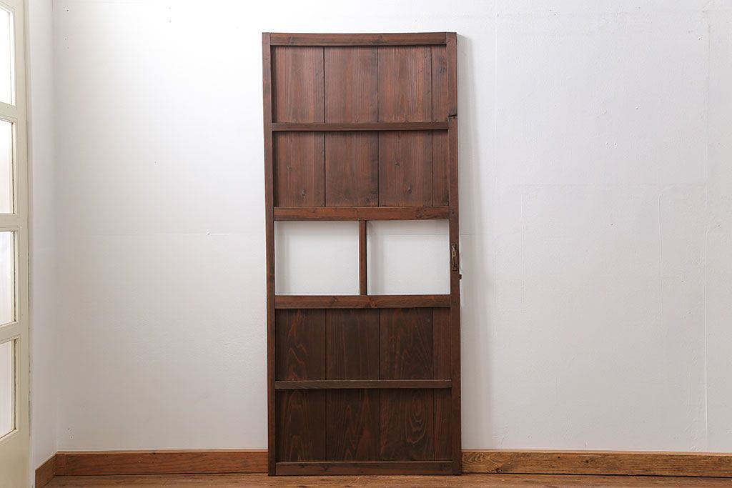 アンティーク 簡素な作りのシンプルな扉　(ドア)