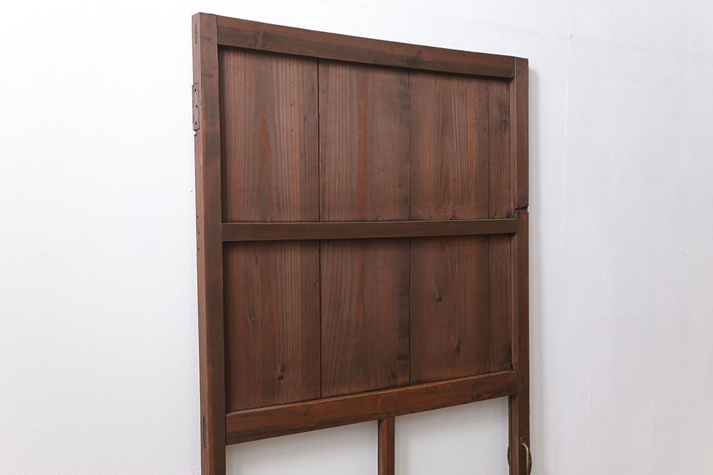 アンティーク 簡素な作りのシンプルな扉　(ドア)